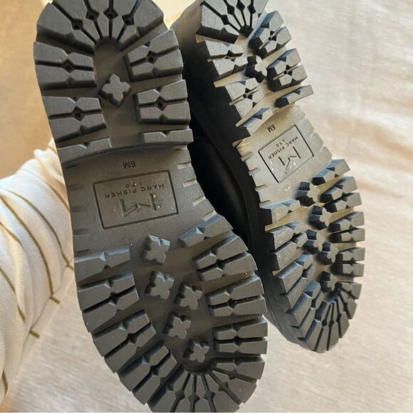 NWT Marc Fisher Parrie Lug Sole Chain Boots in Black 6 - Picture 7 of 9